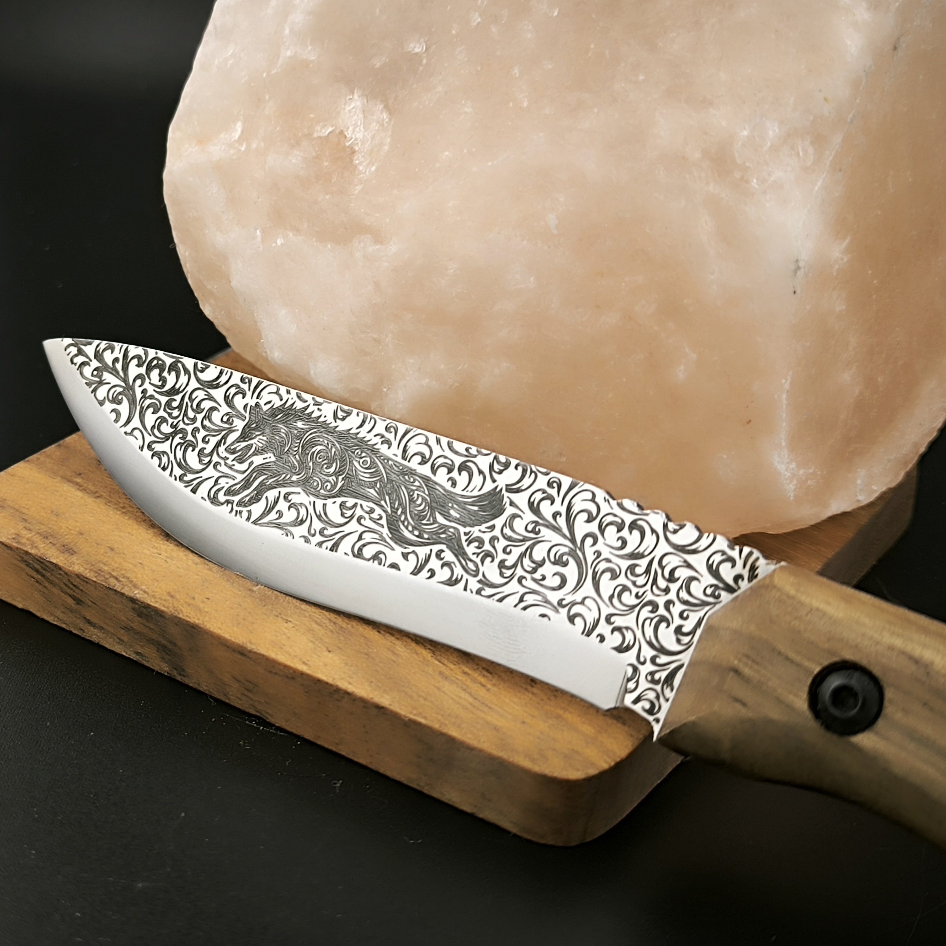 Jagdmesser mit eigener Wolfsgravur