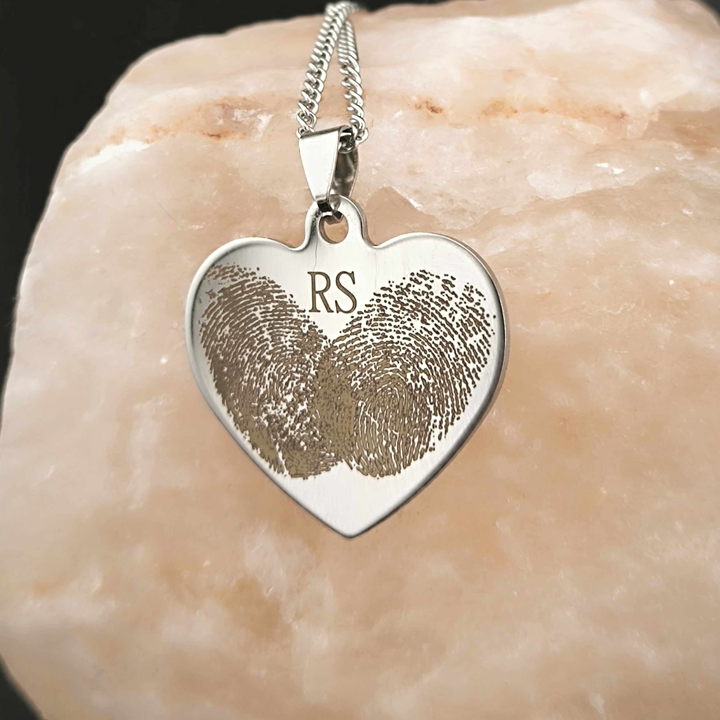 Anhänger mit Pfotenabdruck